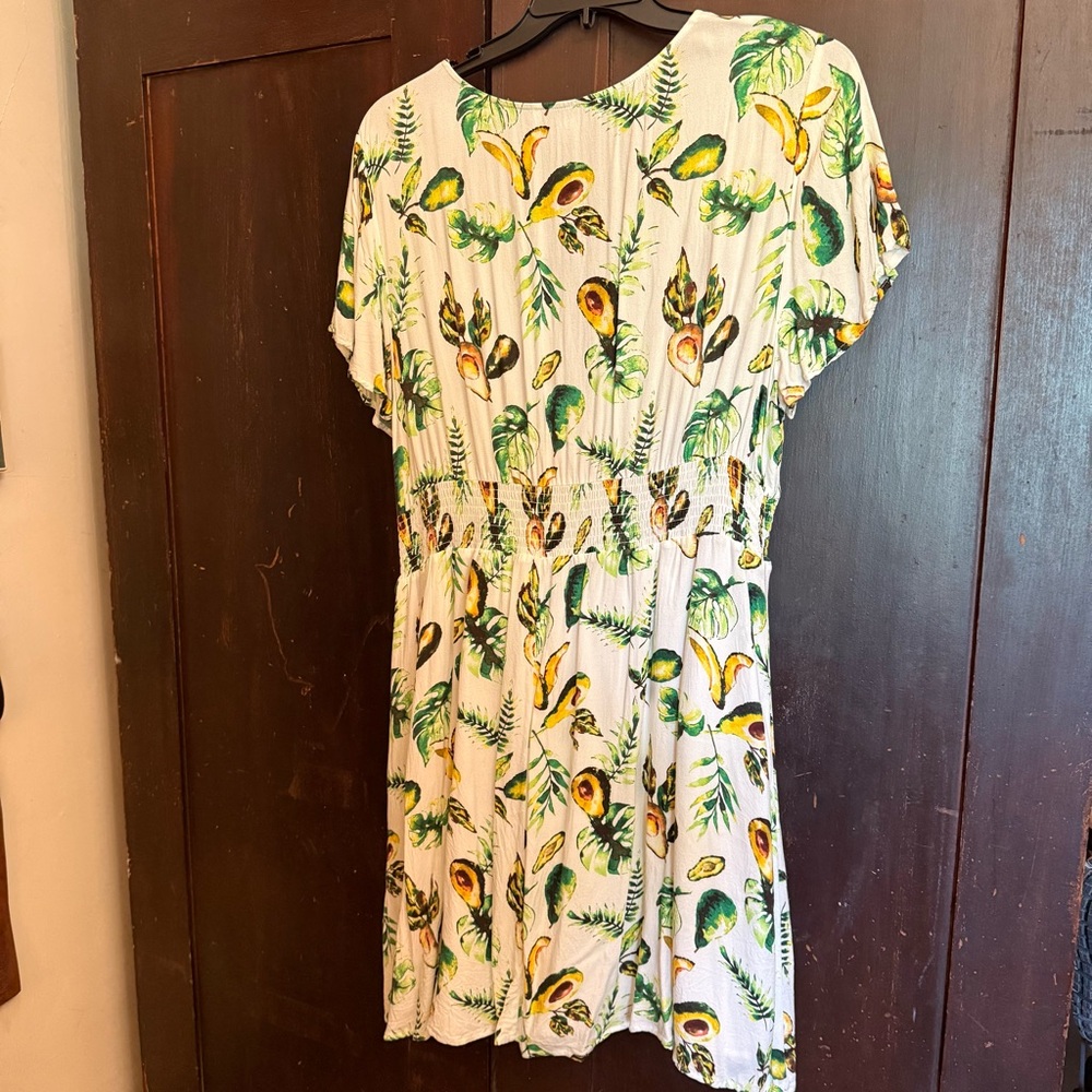 Forever 21 Tropical Print Dress 🥑 🌿 - Picture 3 of 5